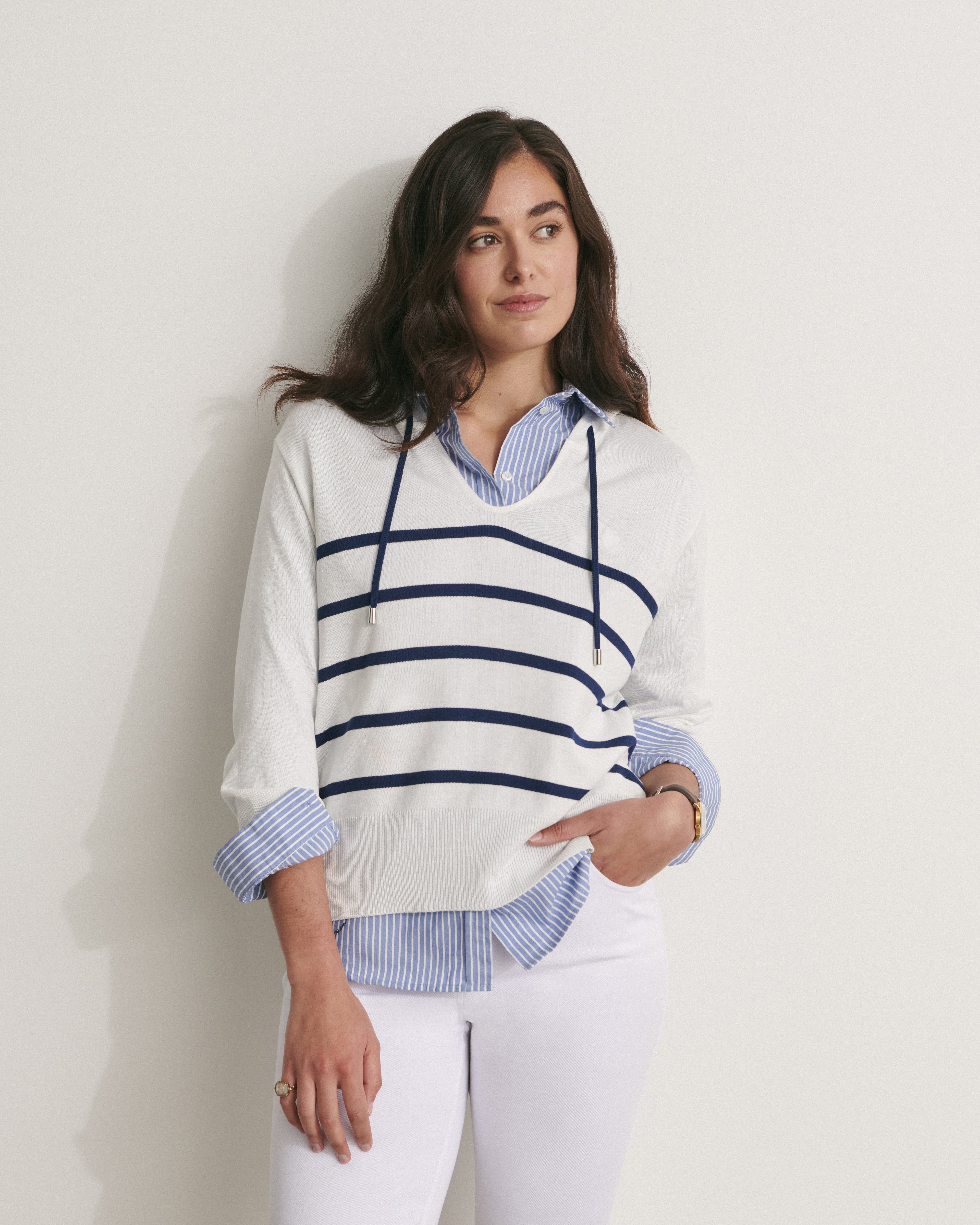 sweat à capuche en maille jersey fluide blanc à rayures bleu marine