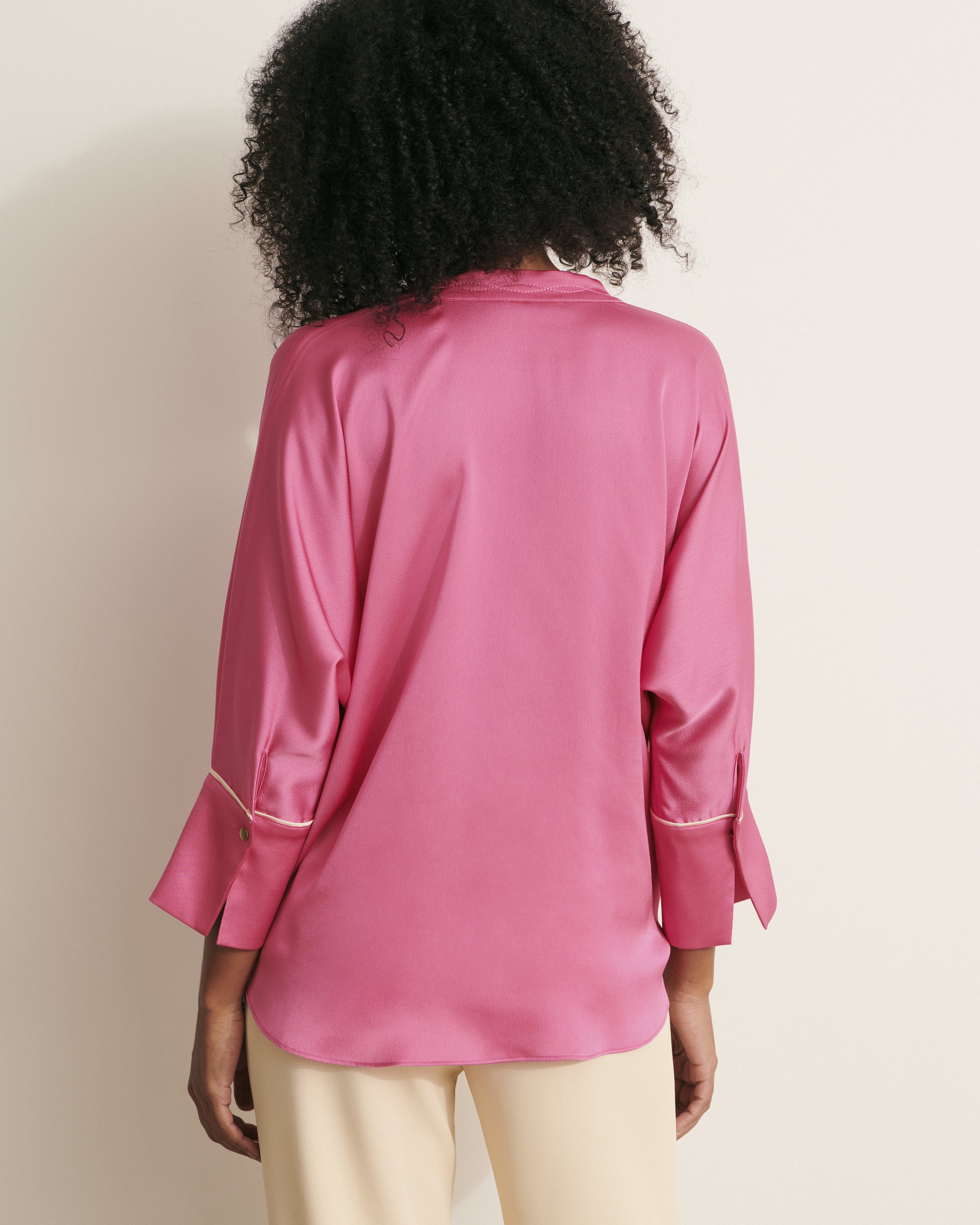 blouse en satin nouée à l'avant rose